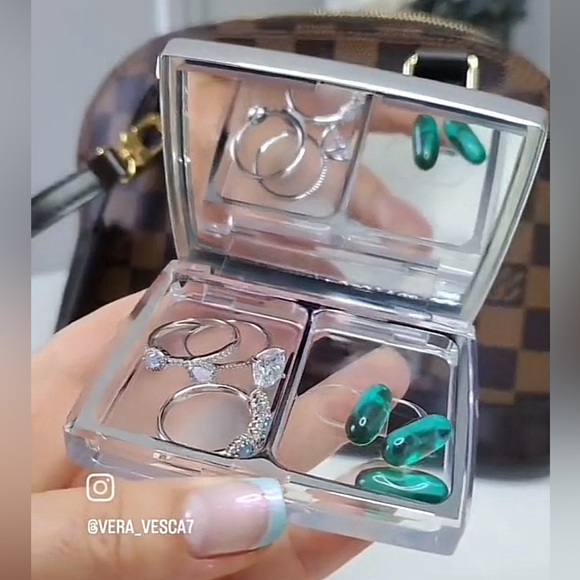 - 🌺New  Christian Dior Compact Mirror and Carry pill Case - Picture 3 of 15